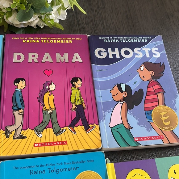 Raina Telgemeier Young Adult/Tween Book Bundle - Picture 5 of 7